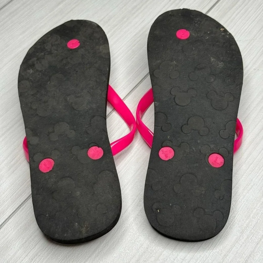 Disney Mickey Mouse Black & White Cartoon Flip Flops Hot Pink Thong Sandals 6‎